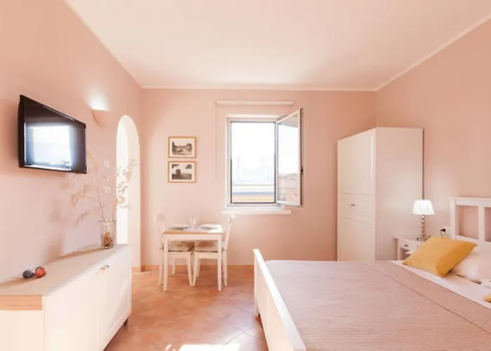 לינה וארוחת בוקר Candia House 50 3*